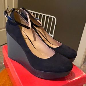 R2 Mary Jane Wedge